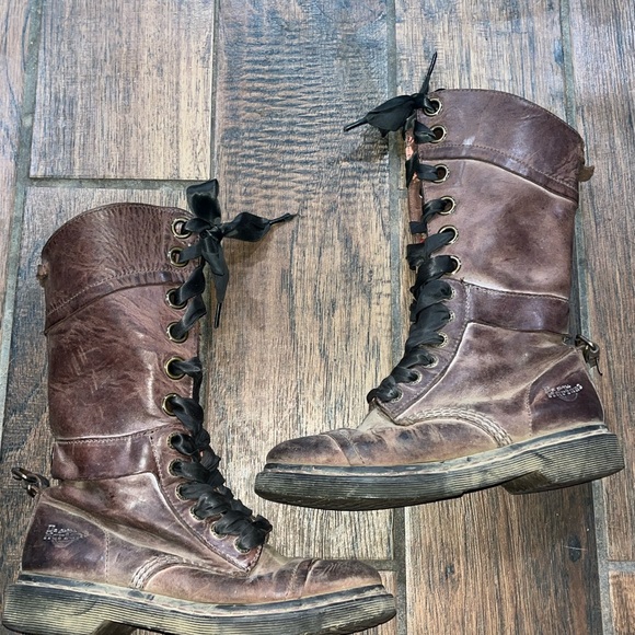 Dr. Martens Triumph Fold Over Boots Distressed Brown Floral Size 7 UK 5 Leather. - Picture 1 of 11